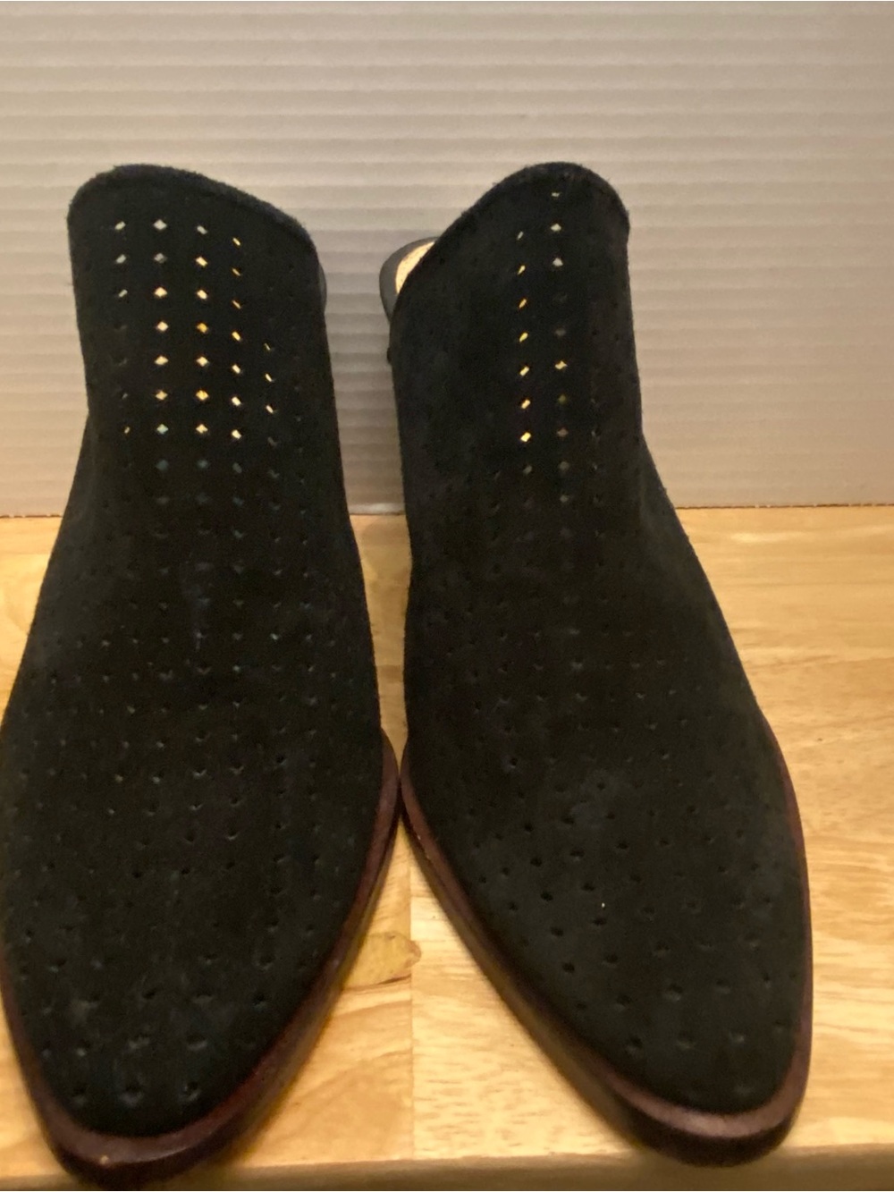 Sam Edelman Bates Black Leather Suede Perforated Slip On Mules Size 9.5. - Picture 2 of 8